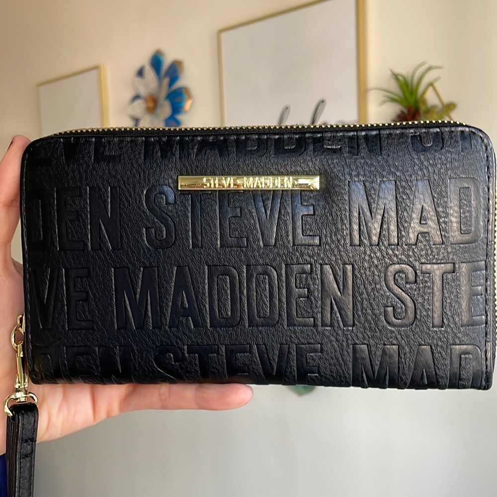 Steve Madden, faux leather wristlet. Black with gold detail.